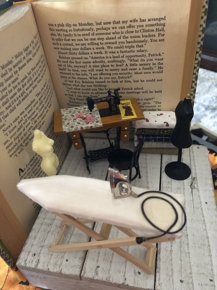 Miniature book Sewing Room