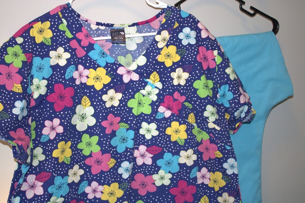 2xl scrub set Floral with light blue drawstring pants scrub set