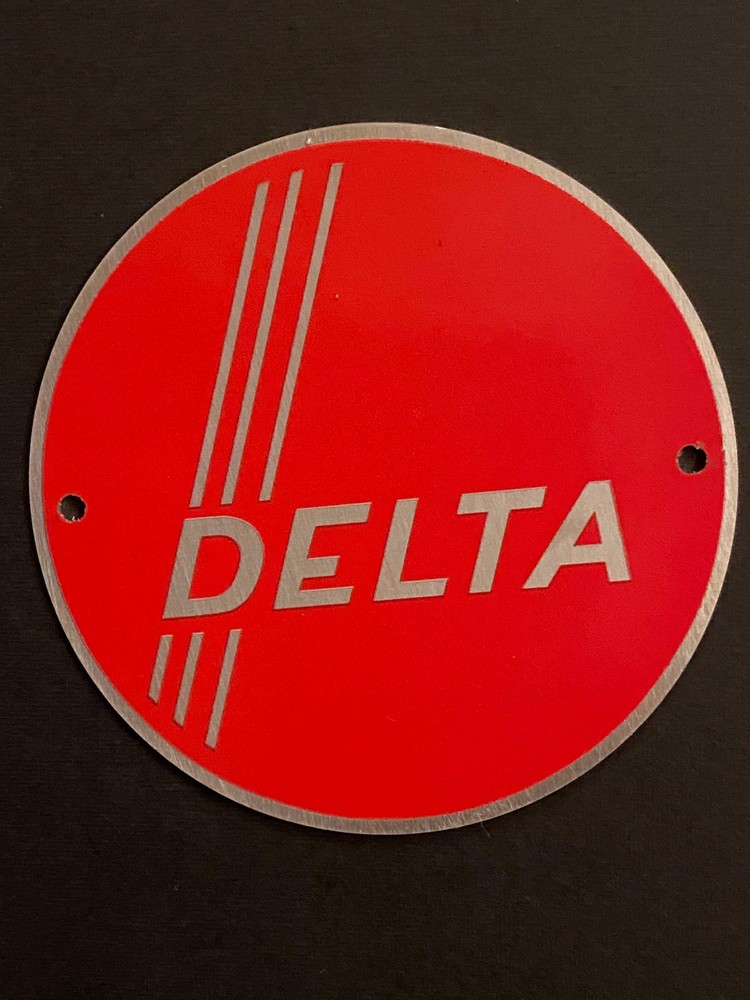 VINTAGE DELTA 3 STRIPE BADGE