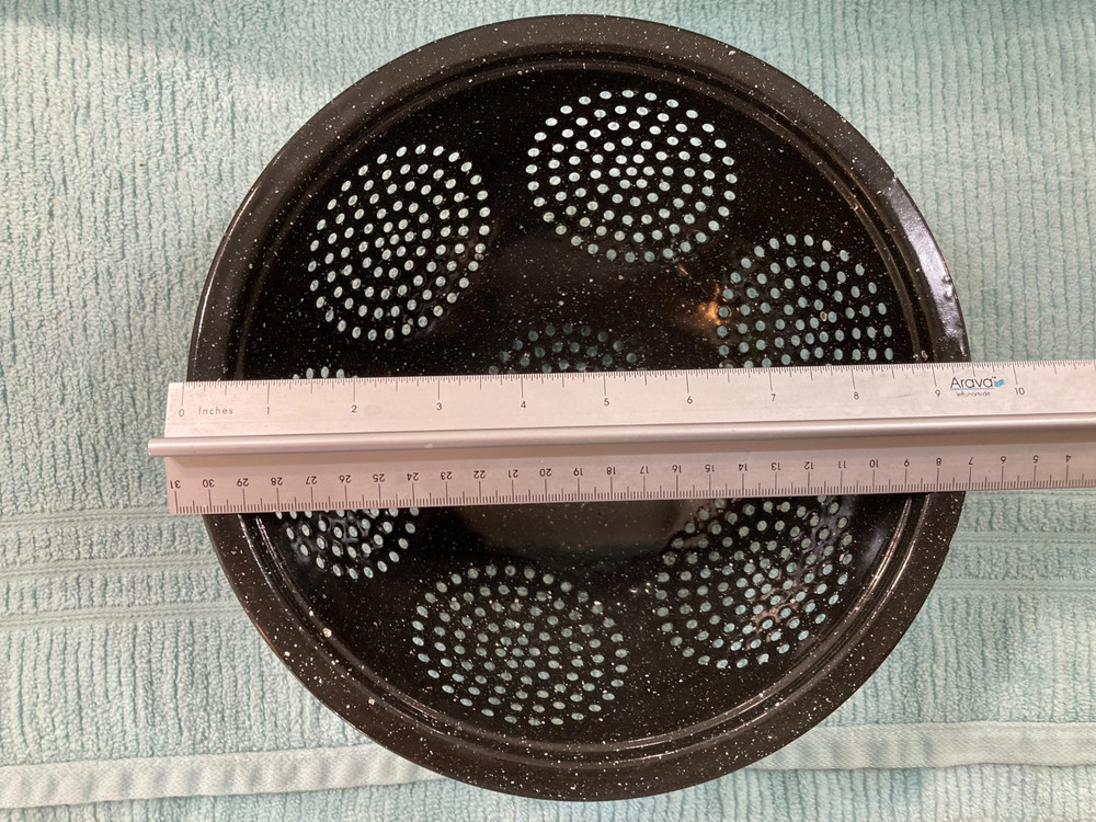 Vintage Kitchen Tool: Speckled Black Enamelware Footed Colander / Strainer