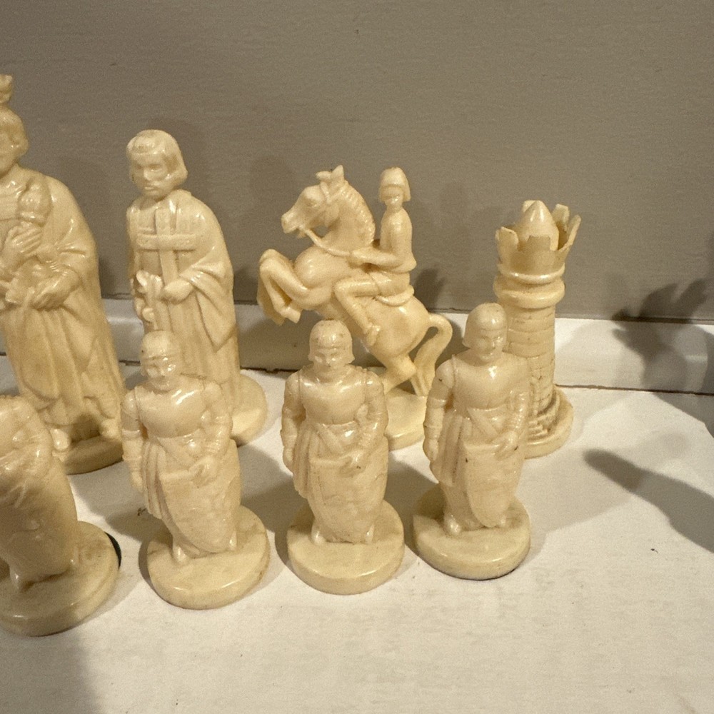 Vintage Roxy Chess Set