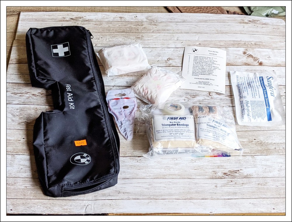✅ BMW E60/E65 5 and 7 series first aid kit OEM