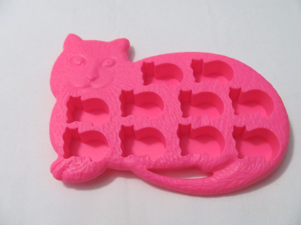 NWOT ICE CUBE TRAY - PINK CAT SHAPED ICE CUBE TRAY