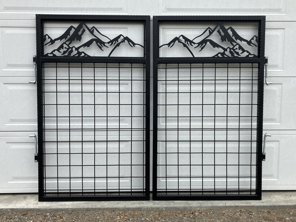 Steel gate - decorative / mountains