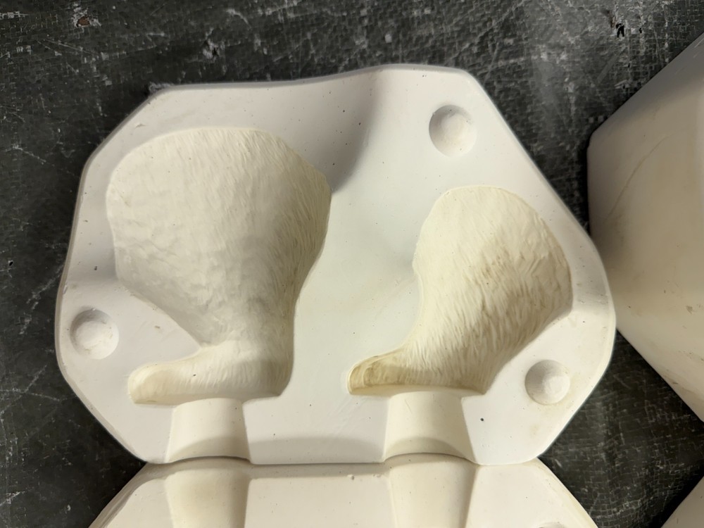 VINTAGE SCIOTO CERAMIC MOLD #S-2088 A & B LARGE SKUNK