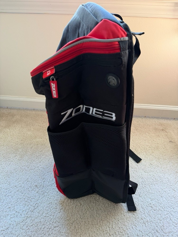 ZONE3 Triathlon Transition Backpack Bag NWOT Red