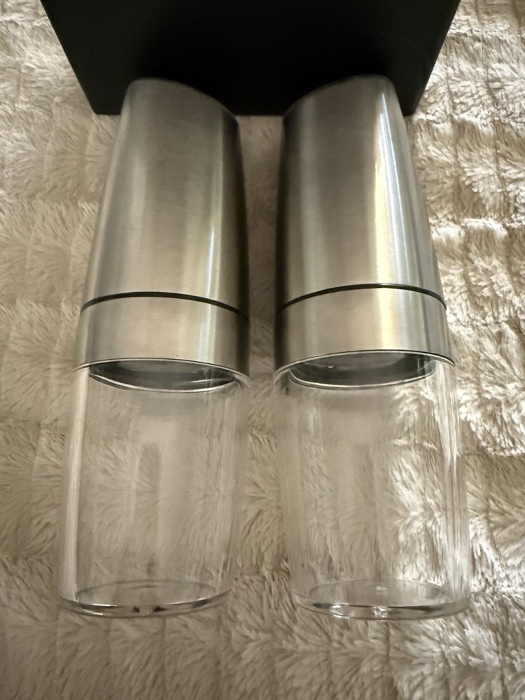 2 Pack Electric Salt & Pepper Grinder Set, Automatic Gravity Salt & Pepper Mill