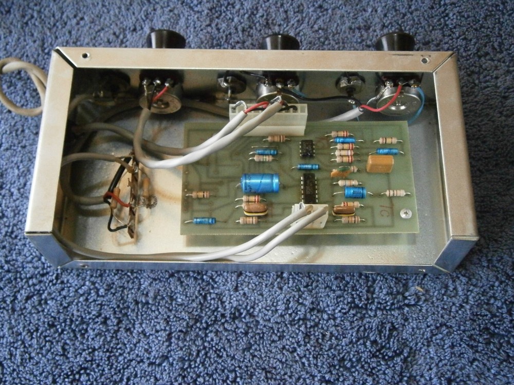 3 CHANNEL PREAMPLIFIER, WELL MADE WITH THREE INPUTS AND ONE OUTPUT...