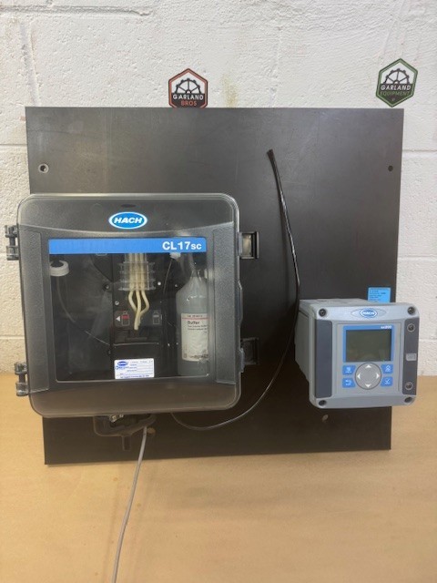 Hach CL17SC Colorimetric Chlorine Analyzer, SC200 Universal Controller