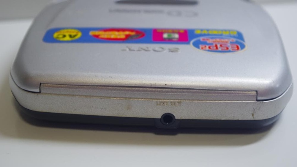 SONY D-E404 COMPACT DISC COMPACT PLAYER CD WALKMAN Silver Tested Used