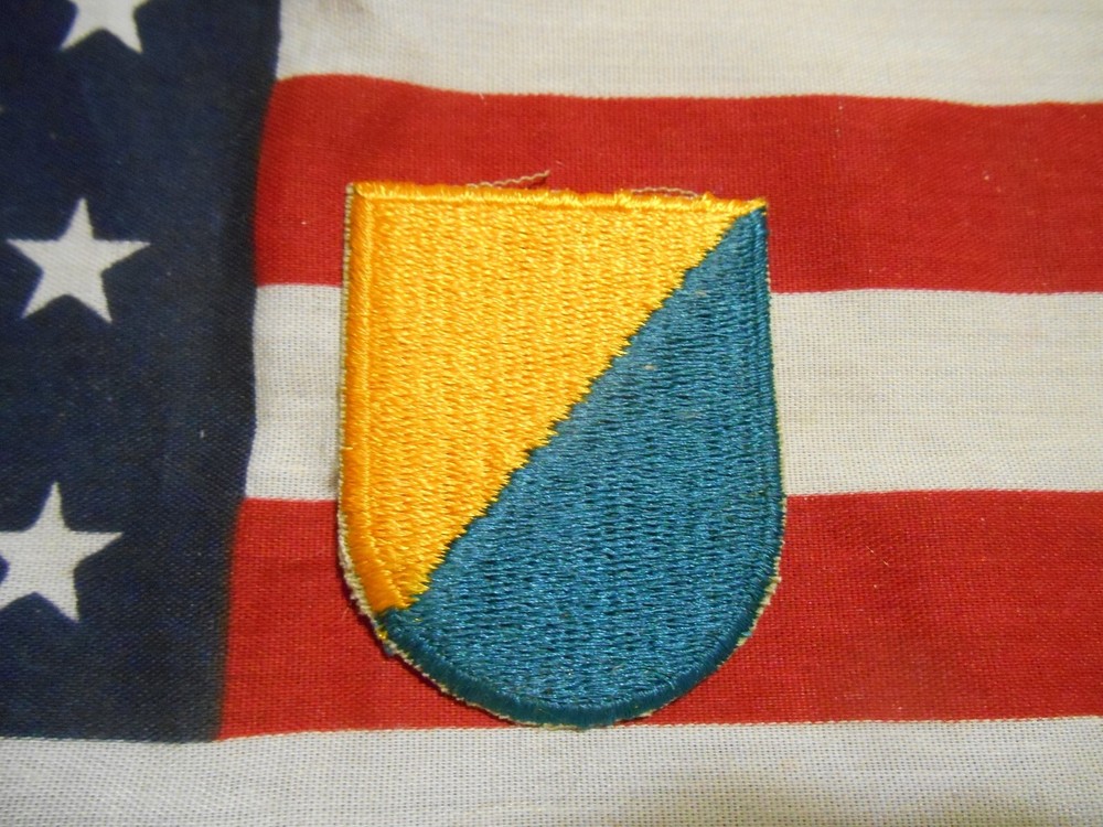 8TH SPECIAL FORCES GROUP AIRBORNE BERET FLASH C/E PATCH