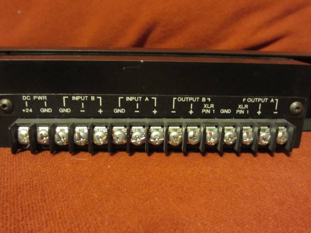 2 RU-LA2D Balanced/Unbalanced Conversion In/Out with Rackmount