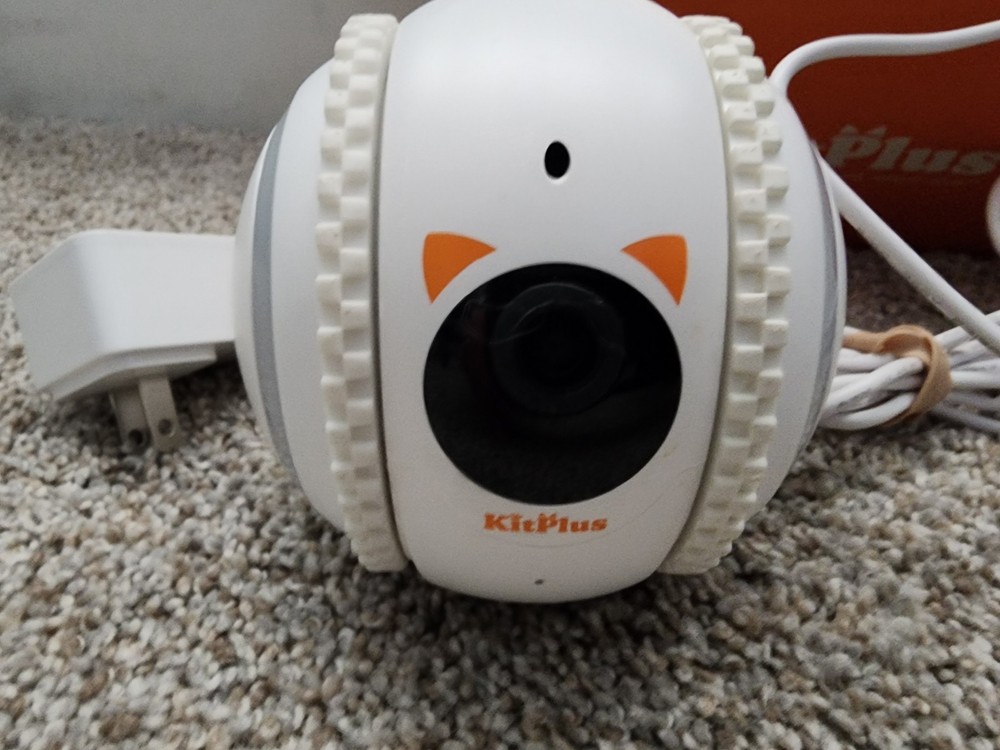 KITPLUS Pet Camera robot for Dog and Cat Self-Charging Smart Automatic Feeder