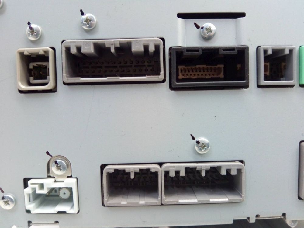 Radio/CD Combination With Touchscreen Display *CODE Not Present! Suitable