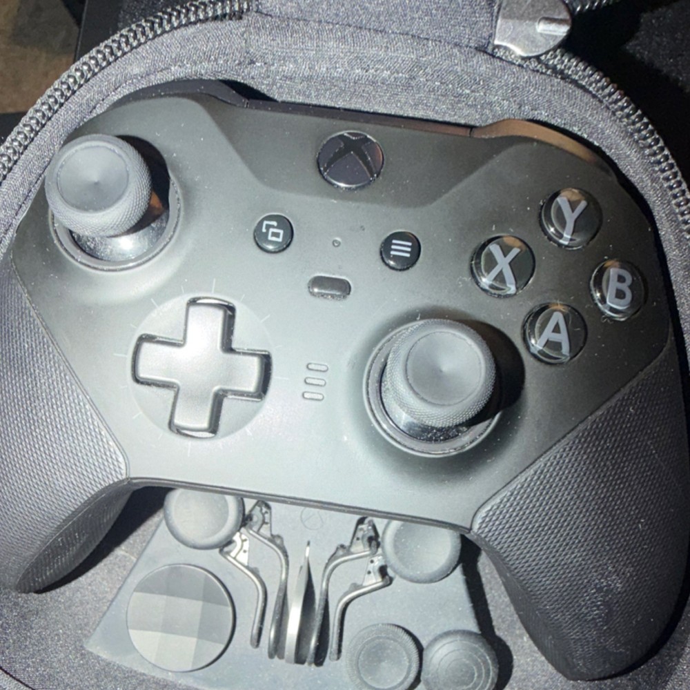 Microsoft Xbox Controller Bundle USB-C, Carrying Case, Thumbstick & D-pad Attac…