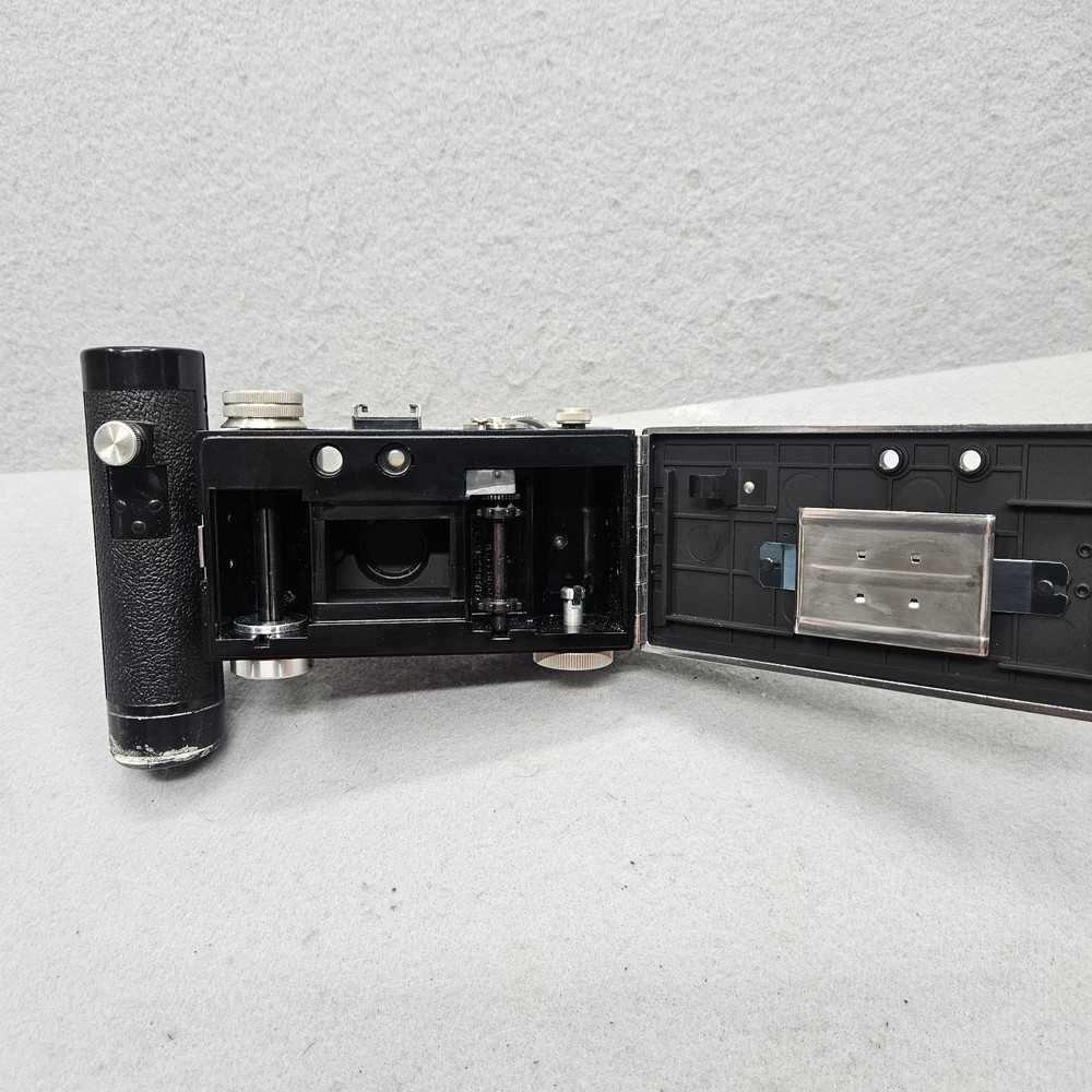Vintage Argus C3 35mm Rangefinder Camera w/ Flash – Shutter Fires – Untested