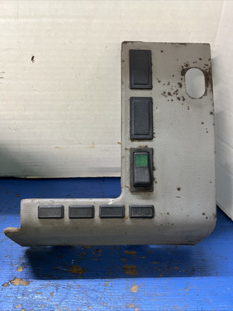Freightliner FL70 SWITCH Dash Panel Right Bezel 6806893453