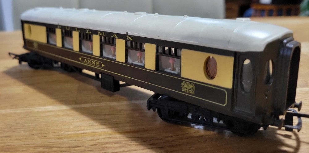 00 Gauge Triang Pullman "Anne"