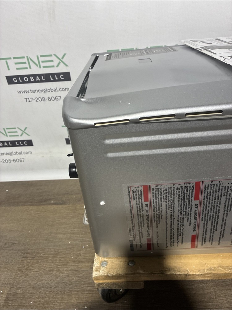 Rinnai RE140eN Outdoor Tankless Water Heater 140k BTU Natural Gas (B-26 #1753)