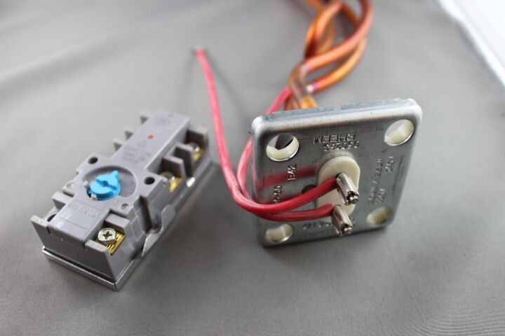 2.4KW RHEEM DUX SAXON RINNAI APRICUS HOT WATER TANK ELEMENTTHERMOSTAT 050212K