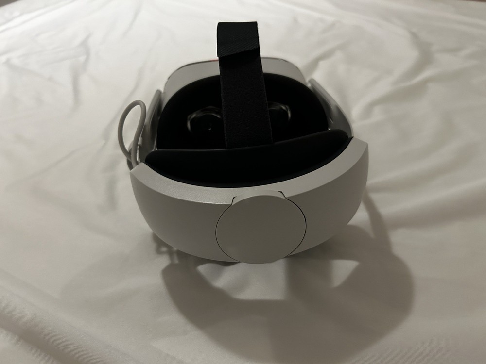 Oculus Meta Quest 2 Elite Strap with Battery and Carrying Case