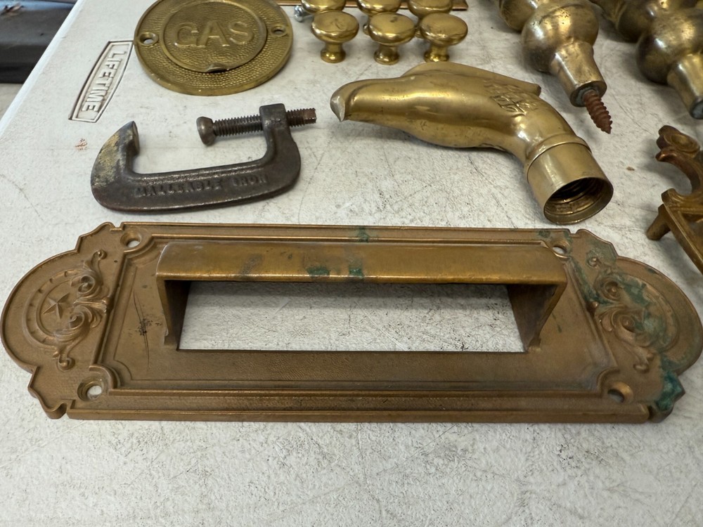 VINTAGE DRAWER PULLS, HARDWARE, DOOR KNOCKER MIXED LOT