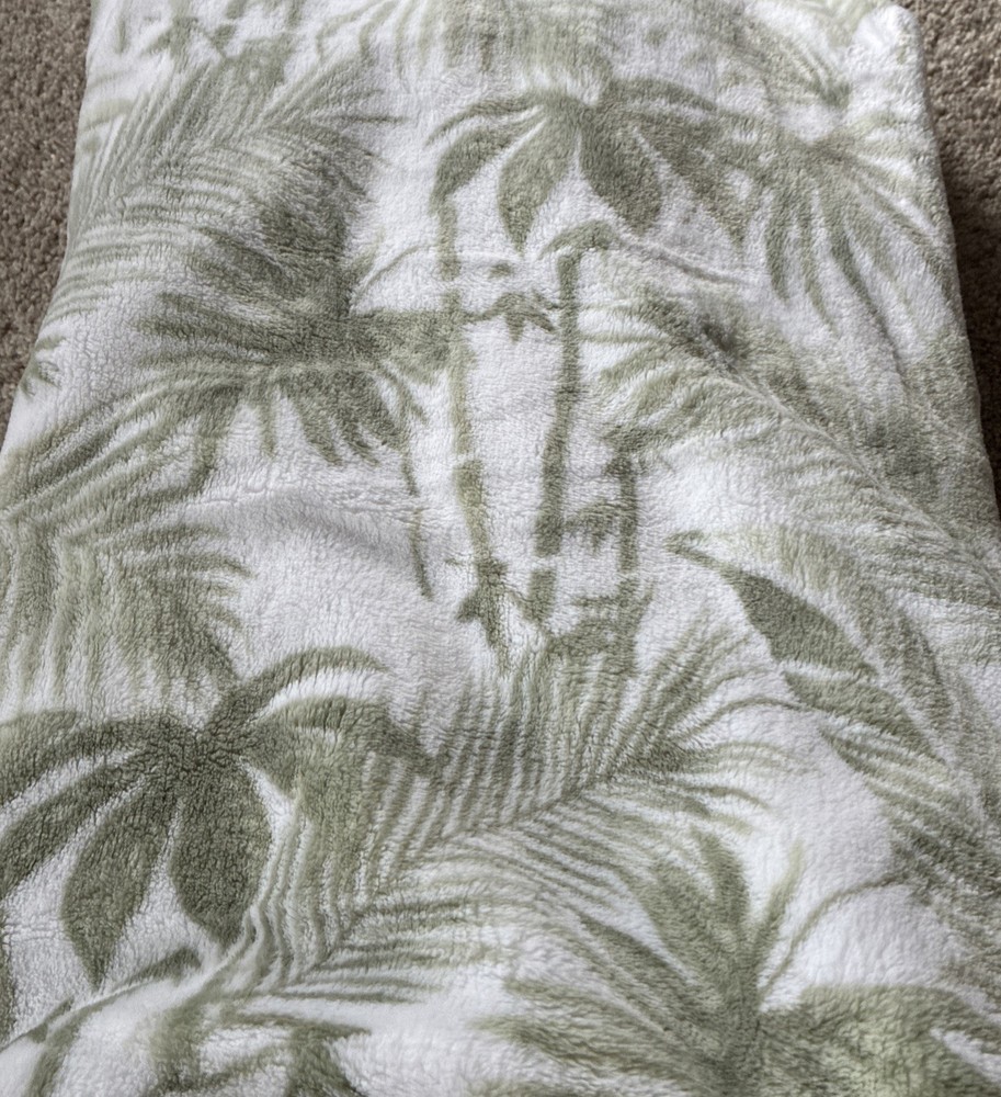 Ultra Soft Palm Leaf/Botanical 60x70” Throw