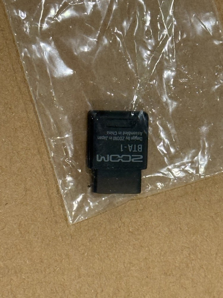 Zoom R20 Multitrack Recorder + Bluetooth Adapter BTA-1 - Original Box