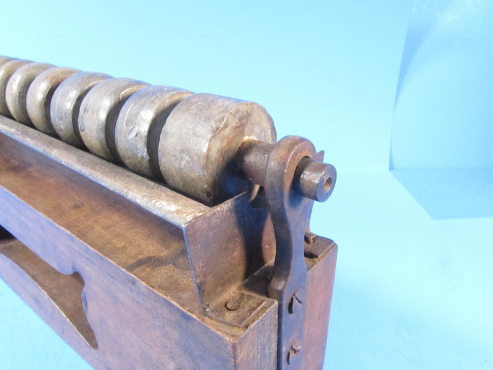as-is uncommon hand cranked wet grinder for wood carving gouges tools 20 sizes