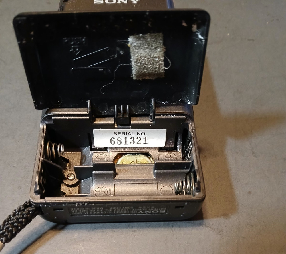 Sony M-529V Handheld Vintage Microcassette Recorder POWERS ON/ NEEDS BELT