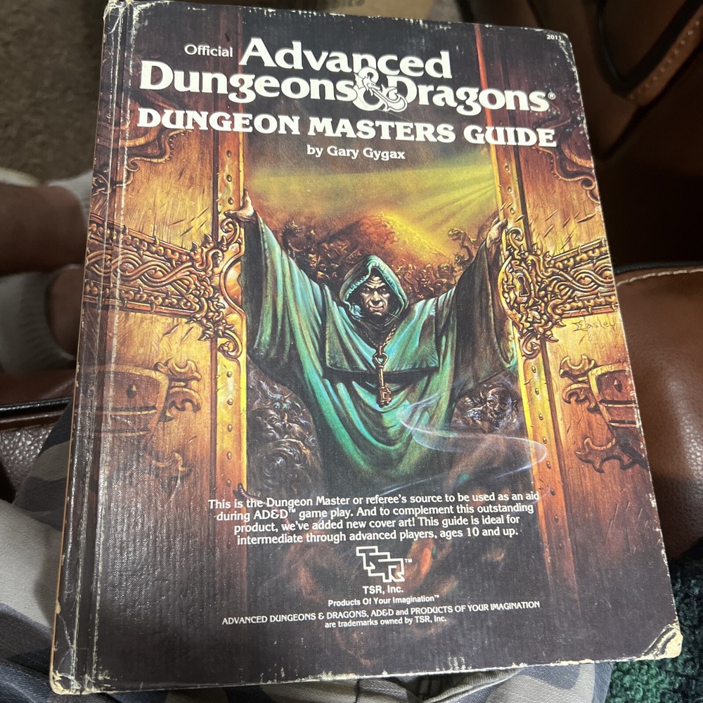 Advanced Dungeons & Dragons Dungeon Masters Guide Hardcover 2011