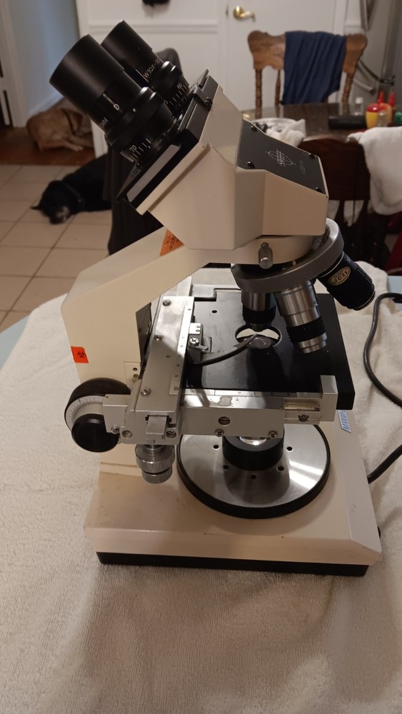 Swift Model M1000-D Microscope