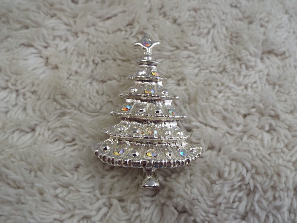 Silvertone Rhinestone Christmas Tree Pin (F37)