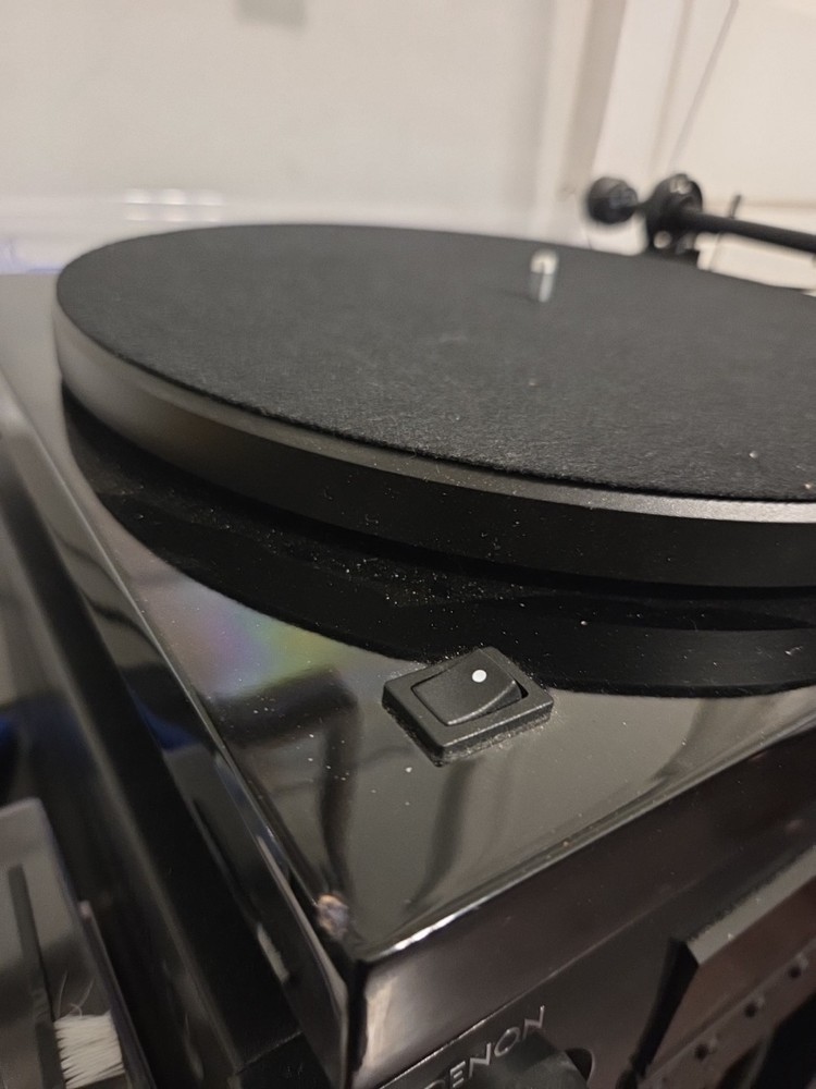 Music Hall MMF-2.2 TURNTABLE