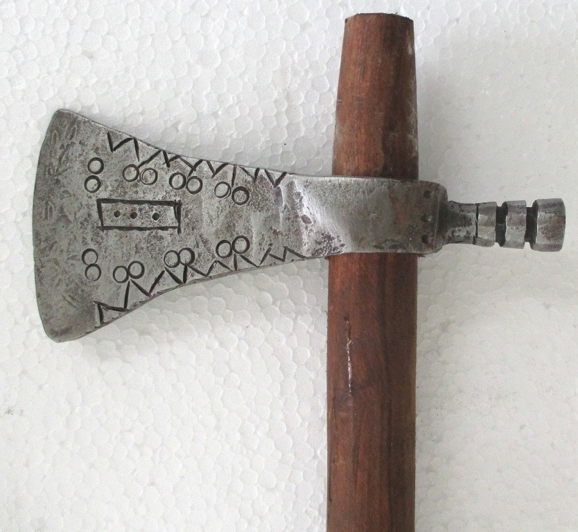 ANTIQUE AXE FINE DESIGN BOTH SIDES RARE UNUSUAL DECORATED .