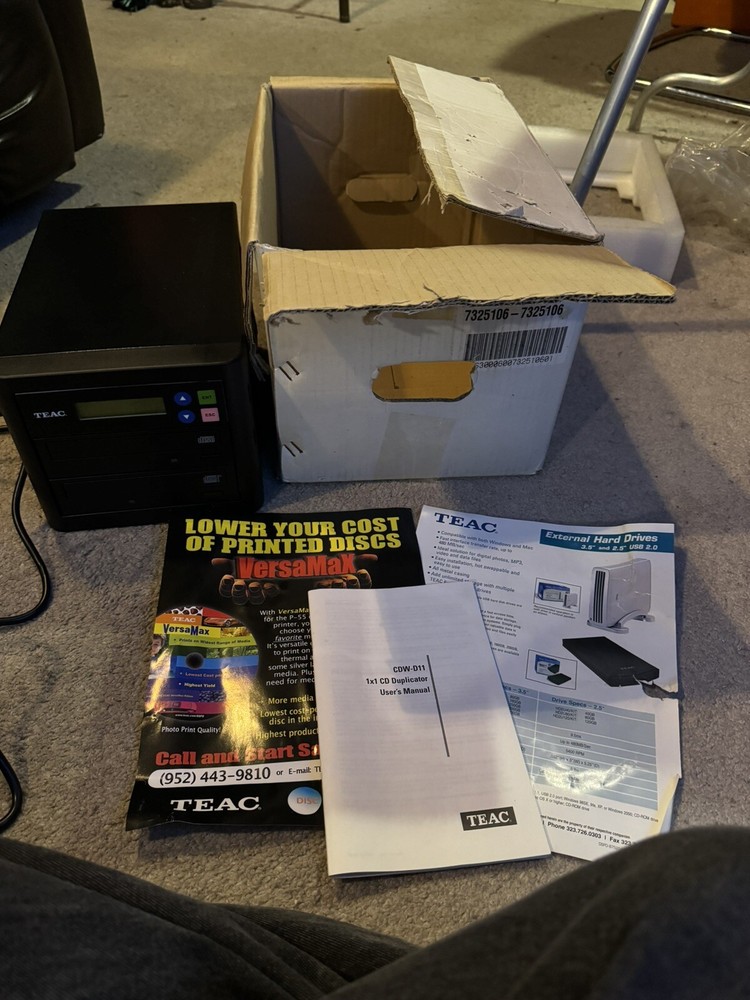 TEAC 1X1 Stand Alone Black Buffer Memory 16x CD Duplicator - Model CDW-D11 ****
