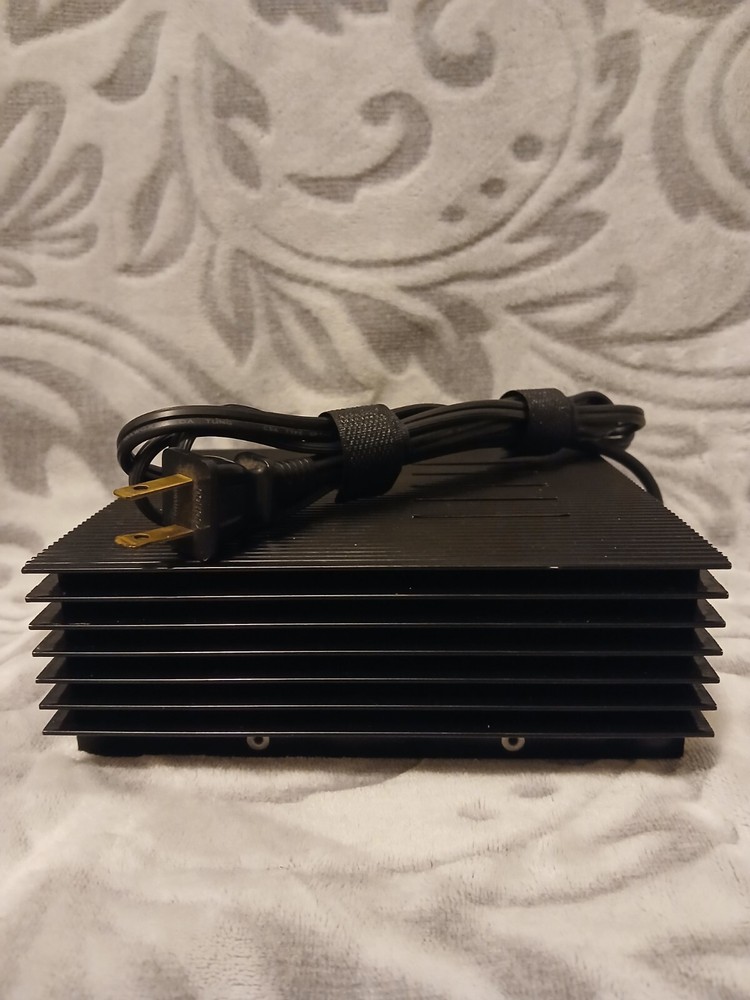 Micronta Regulated 12 Volt Power Supply #22-124 13.8VDC-2.5A Tested