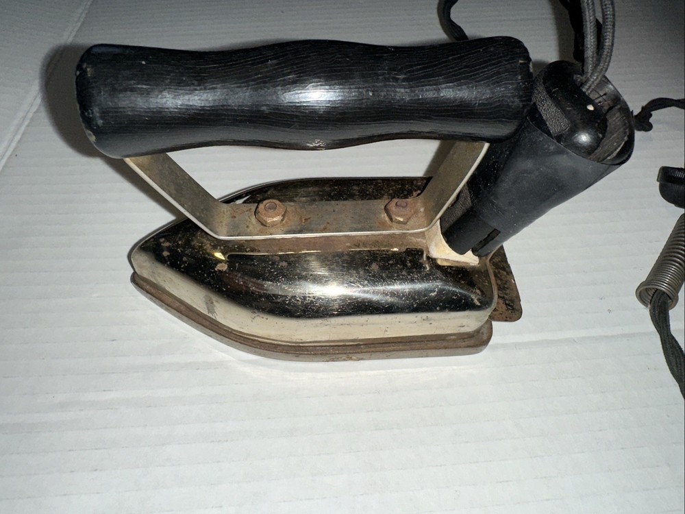 Vintage Clothing Iron - Works - Read Description