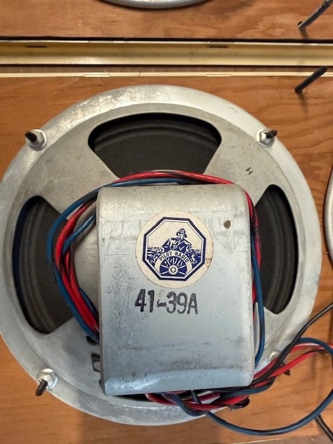 Pilot P-1060 Speakers