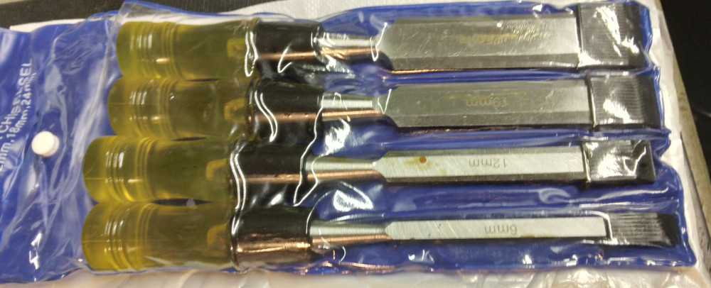 4 PC.CHISLE SET NEW