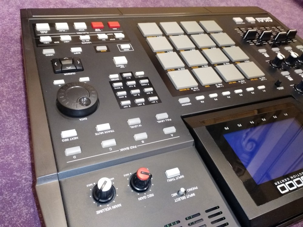 AKAI MPC5000 Music Production Sampler Drum Machine EXCELLENT MAGNIFICANT