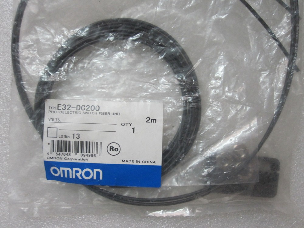 Omron E32-DC200 Photoelectric Switch Reflective E32DC200 New
