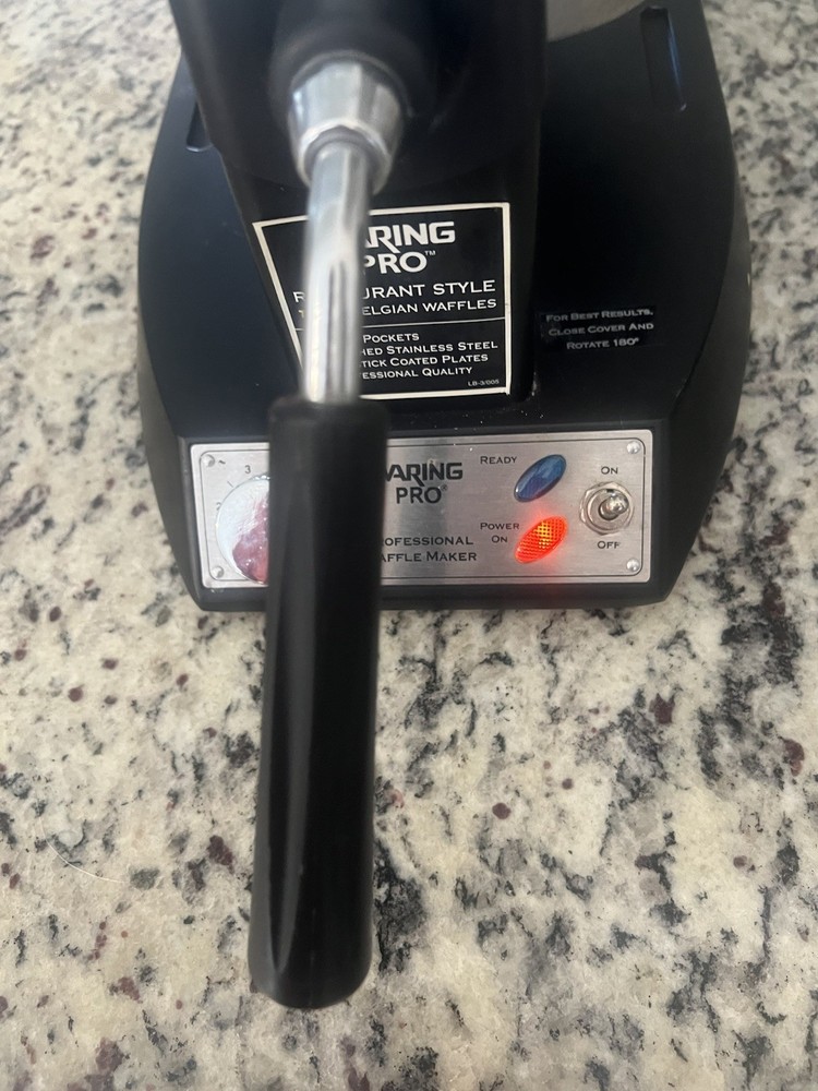 waring pro professional Belgian waffle maker WWM200PC