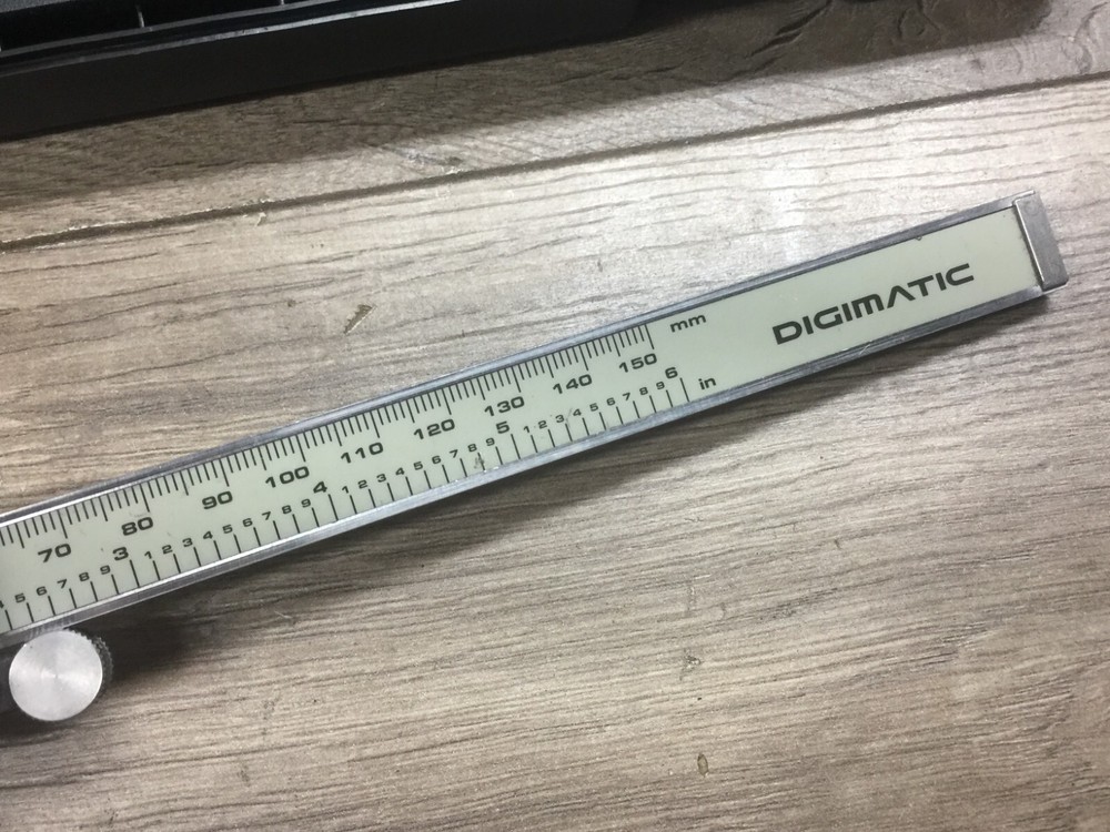 MITUTOYO 0 - 6 " DIGITAL CALIPER X 0005 "