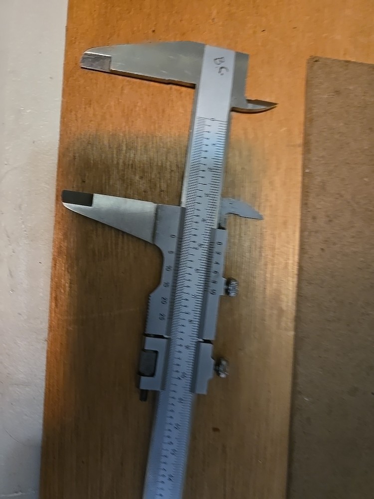 Vernier Caliper w/ Fine Adjustment