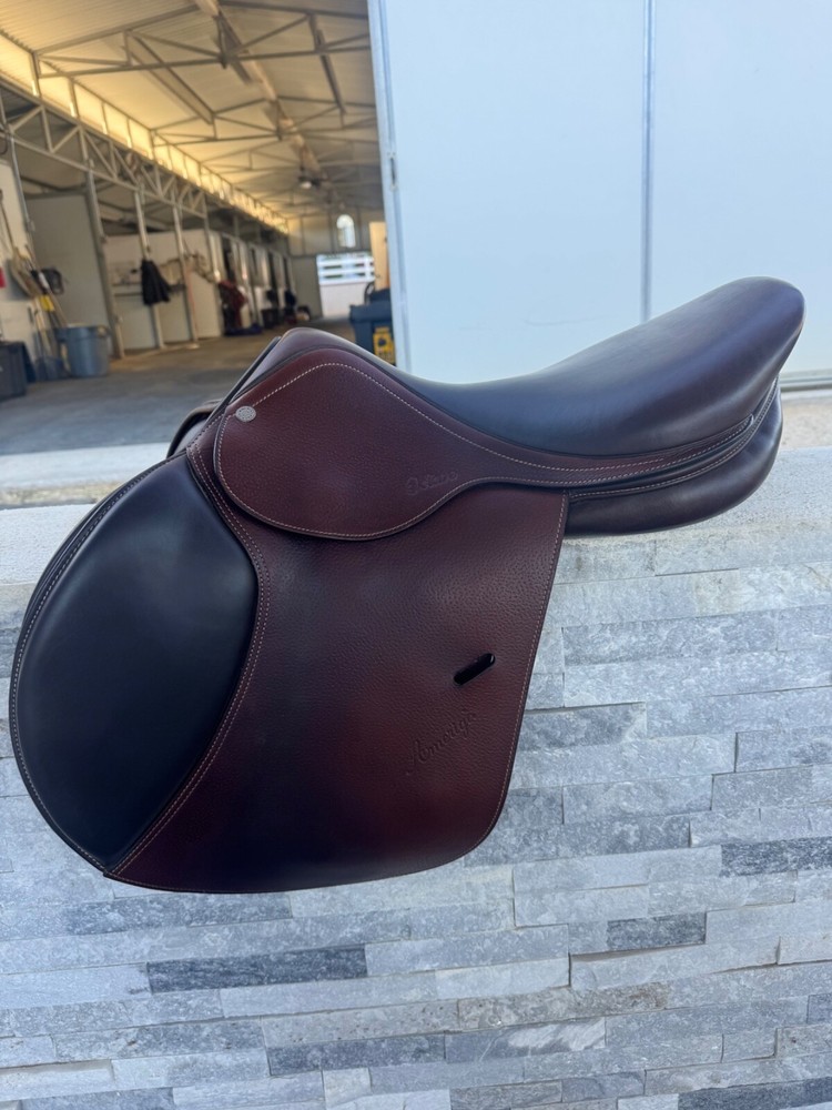 Amerigo Jumping Saddle 17.5 - Medium Wide - Great Condition