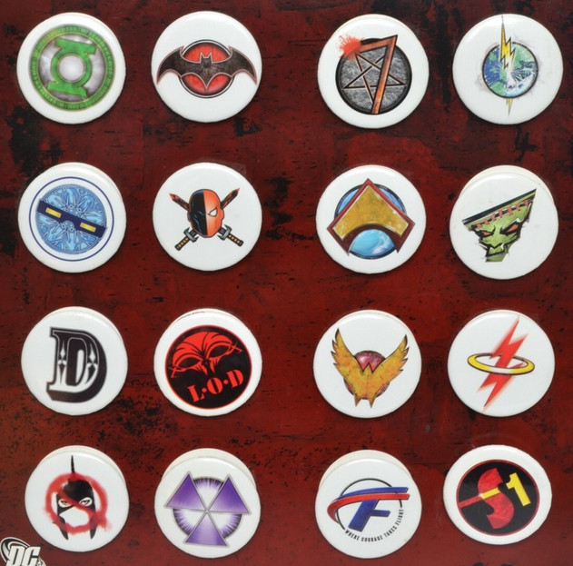 DC COMICS FLASHPOINT RETAILER BUTTON DISPLAY W/ BUTTONS