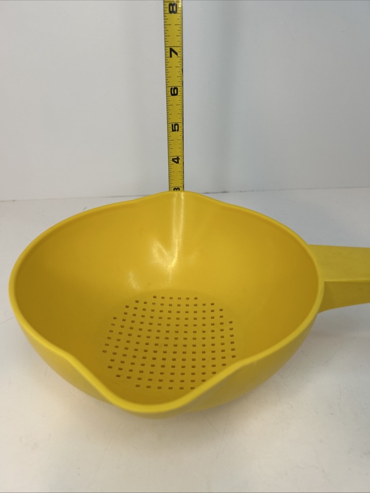 TUPPERWARE Colander Strainer 1 Quart Yellow (G1)