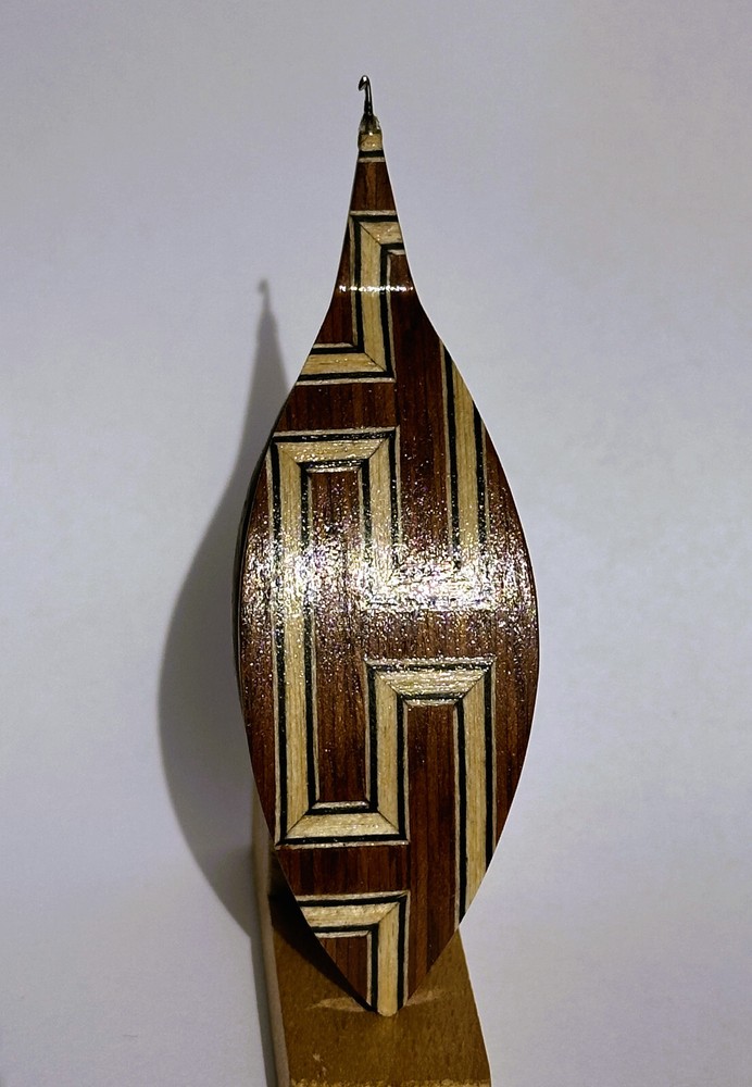 Tatting shuttle with Greek pattern inlay 0.75 hook 3" long