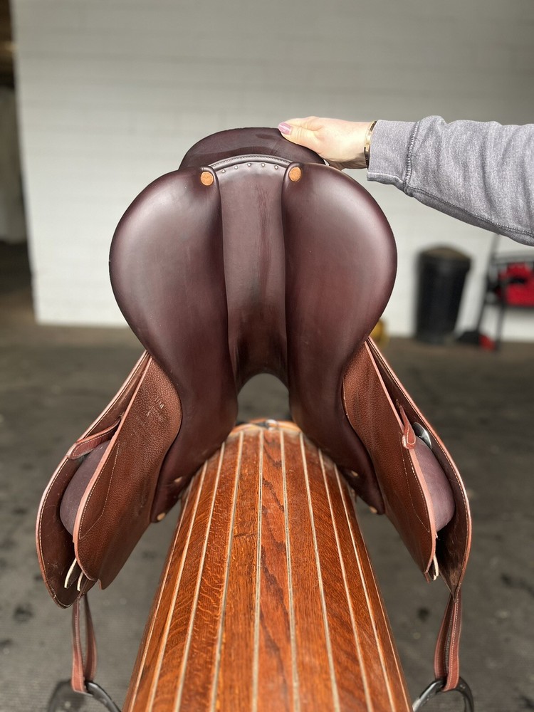 Meyer Saddle - 2022 17" Grain Leather